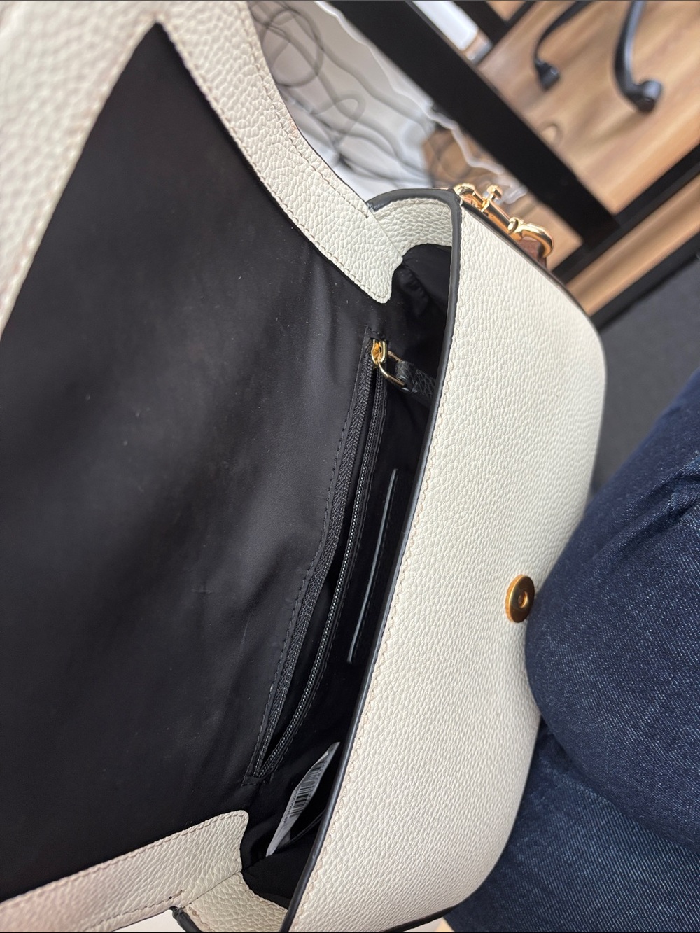 Marc Jacobs Black and White Pebble Leather Shoulder Bag - Picture 6 of 6